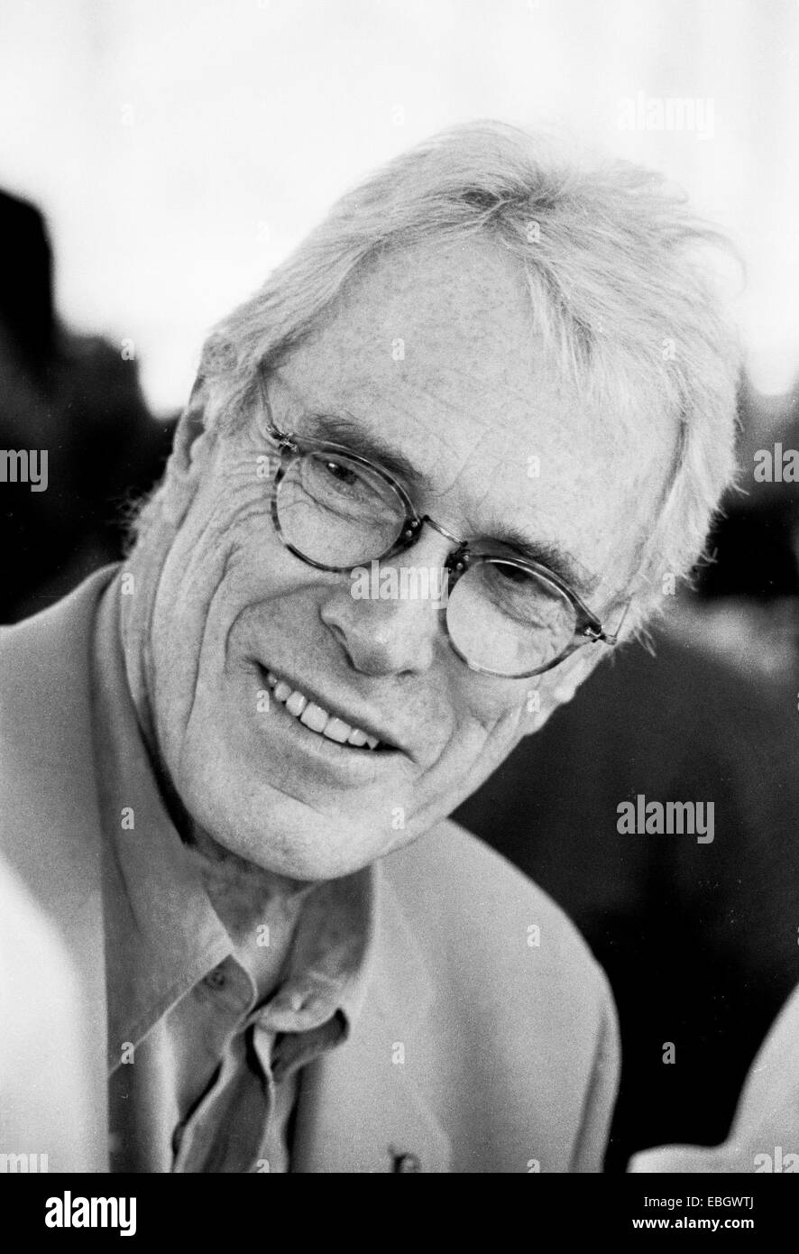 FILE PICS: Mark Strand 11 April 1934, Prince Edward Island, Canada - 29 November 2014 Brooklyn, New York USA: the distinguished American poet & member of the American Academy of Arts & Letters, died on Saturday at the age of 80 Image dated 16/8/2004 Credit:  Dorothy Alexander/Alamy Live News Stock Photo