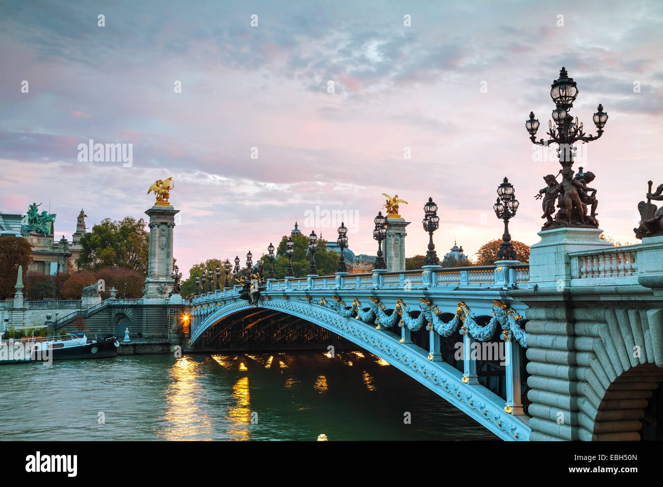 Paris Bridge Hi res Stock Photography And Images Alamy