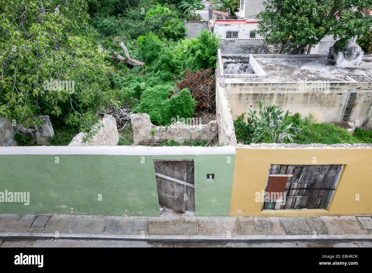 Collapsed Spanish colonial houses being reclaimed by nature, Campeche,  Mexico Stock Photo - Alamy