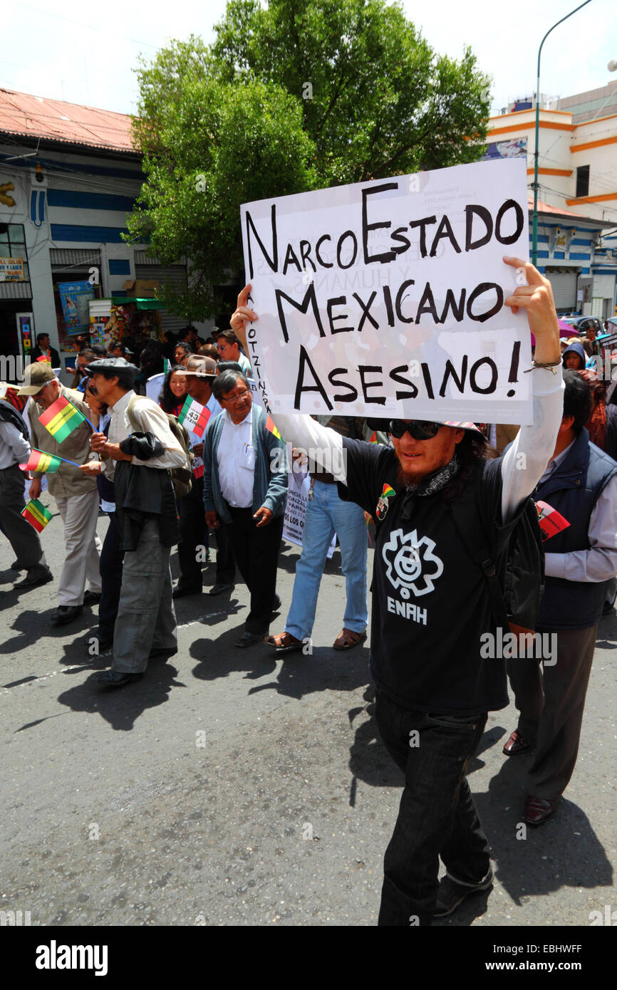 Protesters march to demand justice for the 43 missing students in Mexico and protest against corruption, La Paz, Bolivia Stock Photo