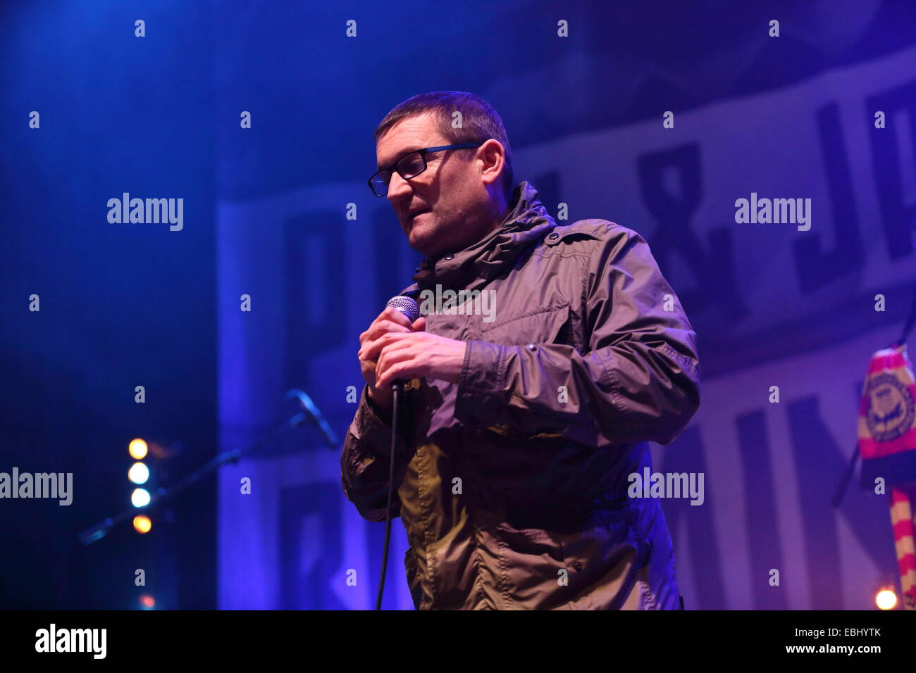 Warrington, Cheshire, UK. 1st December, 2014. Paul Heaton and Jacqui Abbott formerly of the Beautiful South performed live in front of a sold out crowd at the Parr Hall in Warrington, Cheshire Credit:  Simon Newbury/Alamy Live News Stock Photo