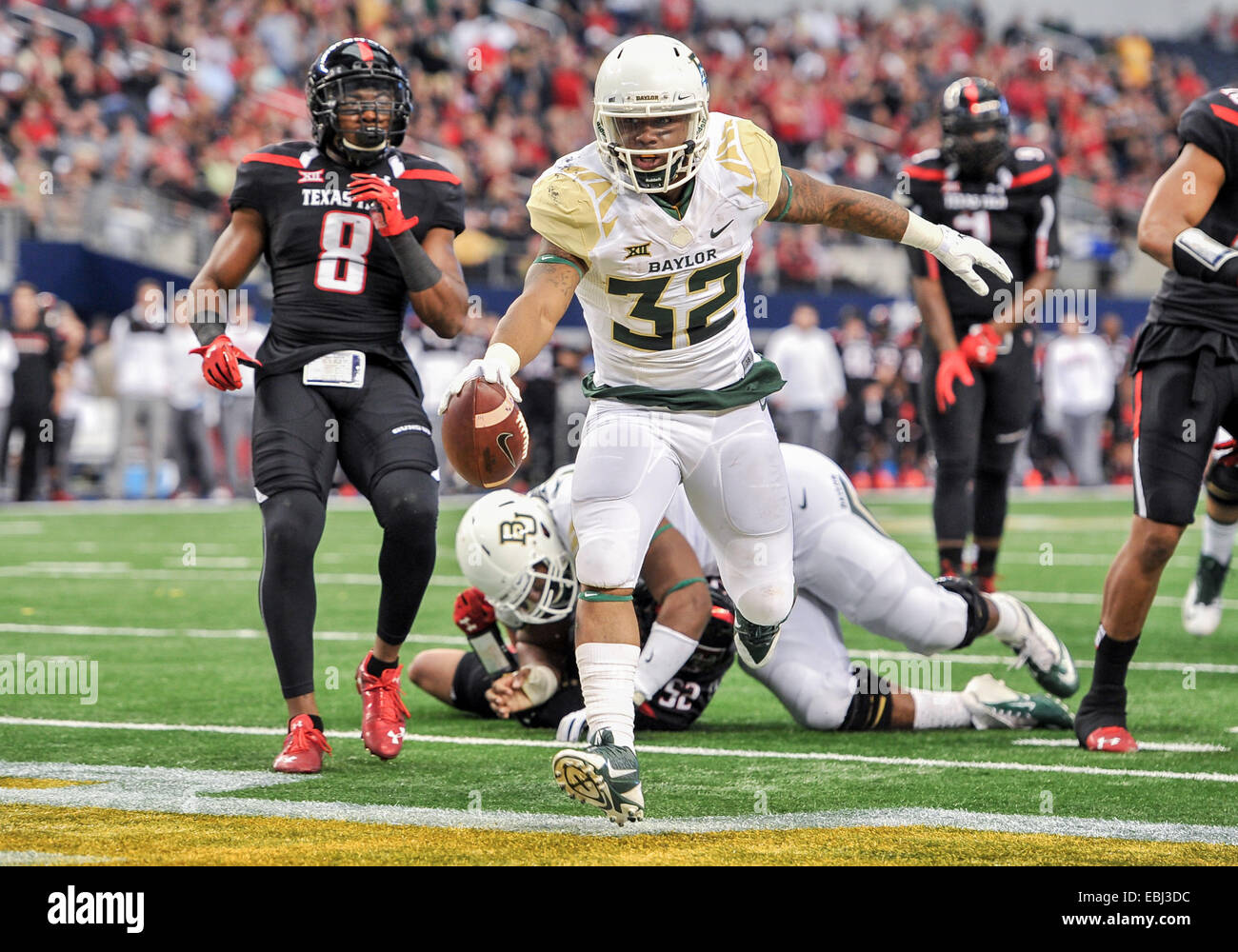 Baylor Bears Running Back Shock Linwood 32 Carries The Ball As He Runs In For A Touchdown 9924