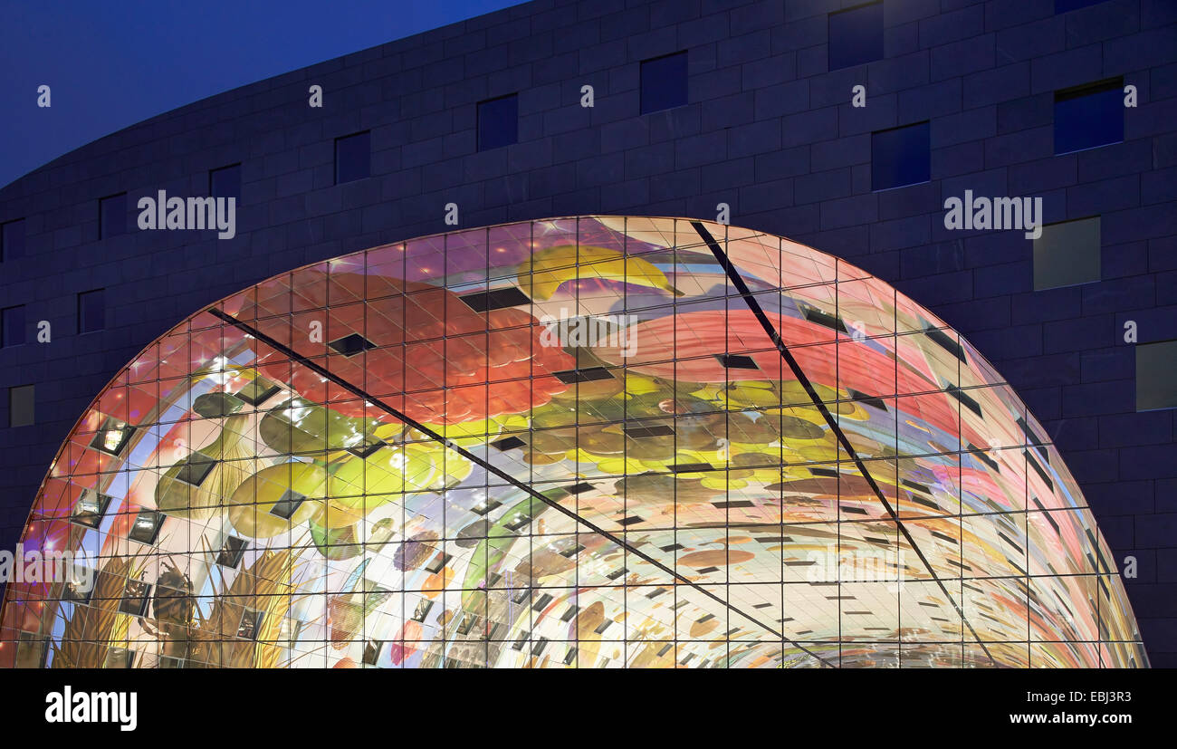 Market Hall Rotterdam, Rotterdam, Netherlands. Architect: MVRDV, 2014. Detailed view through glazing towards illuminated mural. Stock Photo