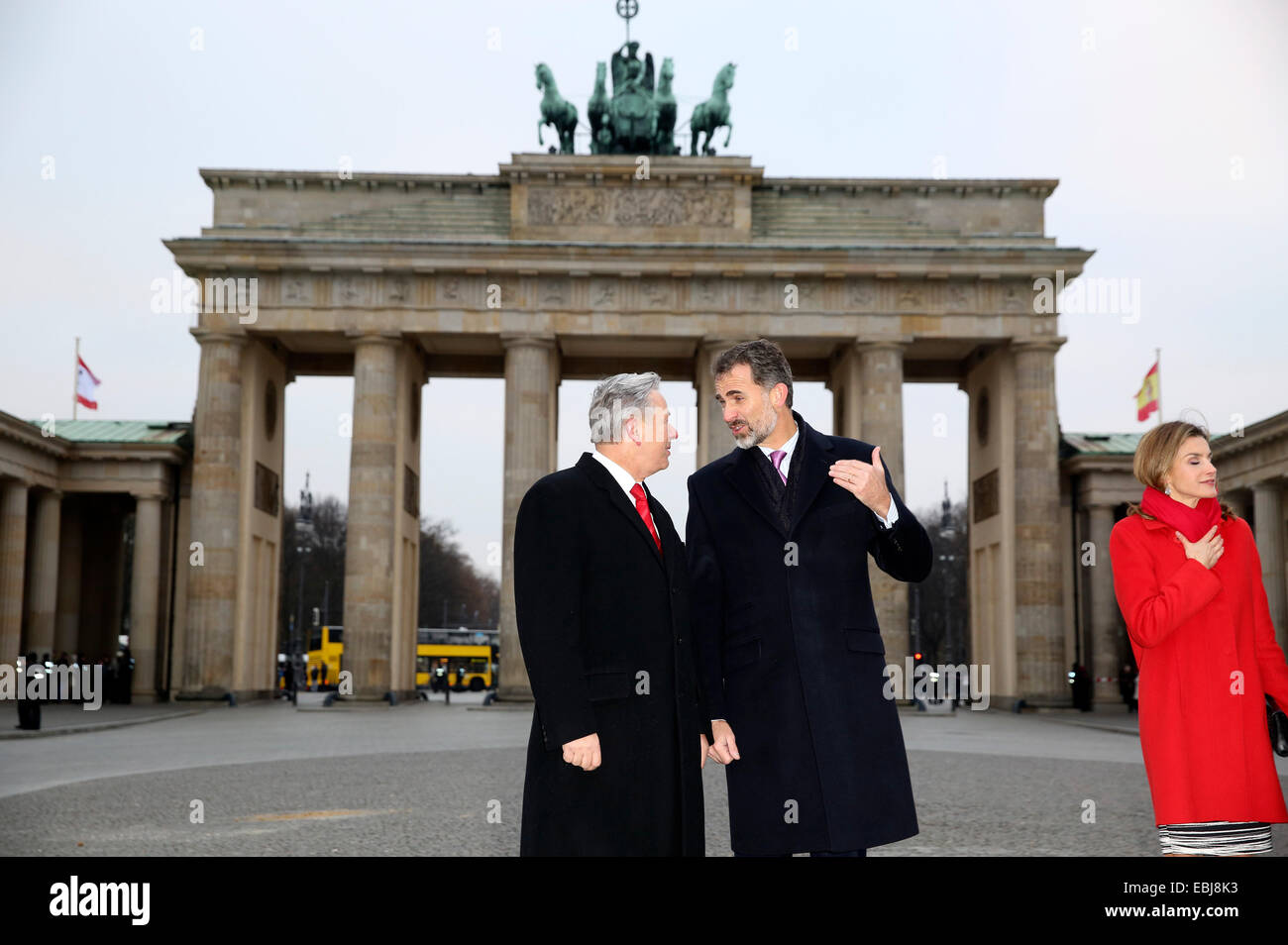 Berlin, Germany. 1st Dec, 2014. King Felipe of Spain visits the Brandenburger Tor with mayor Klaus Wowereit in Berlin, Germany, 1 December 2014. The King and Queen are in Germany for an official visit. © dpa/Alamy Live News Stock Photo