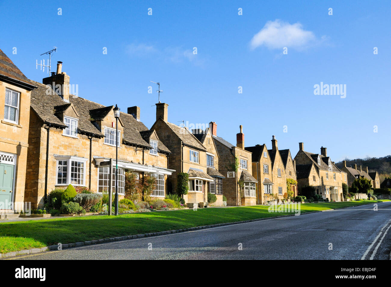 Traditional stone cottages in Broadway, Cotswolds, Worcestershire, England, UK Stock Photo