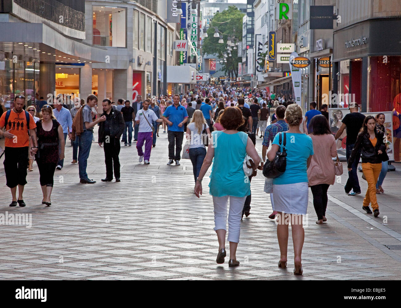 people on the shopping mall Westenhellweg in city centre ...