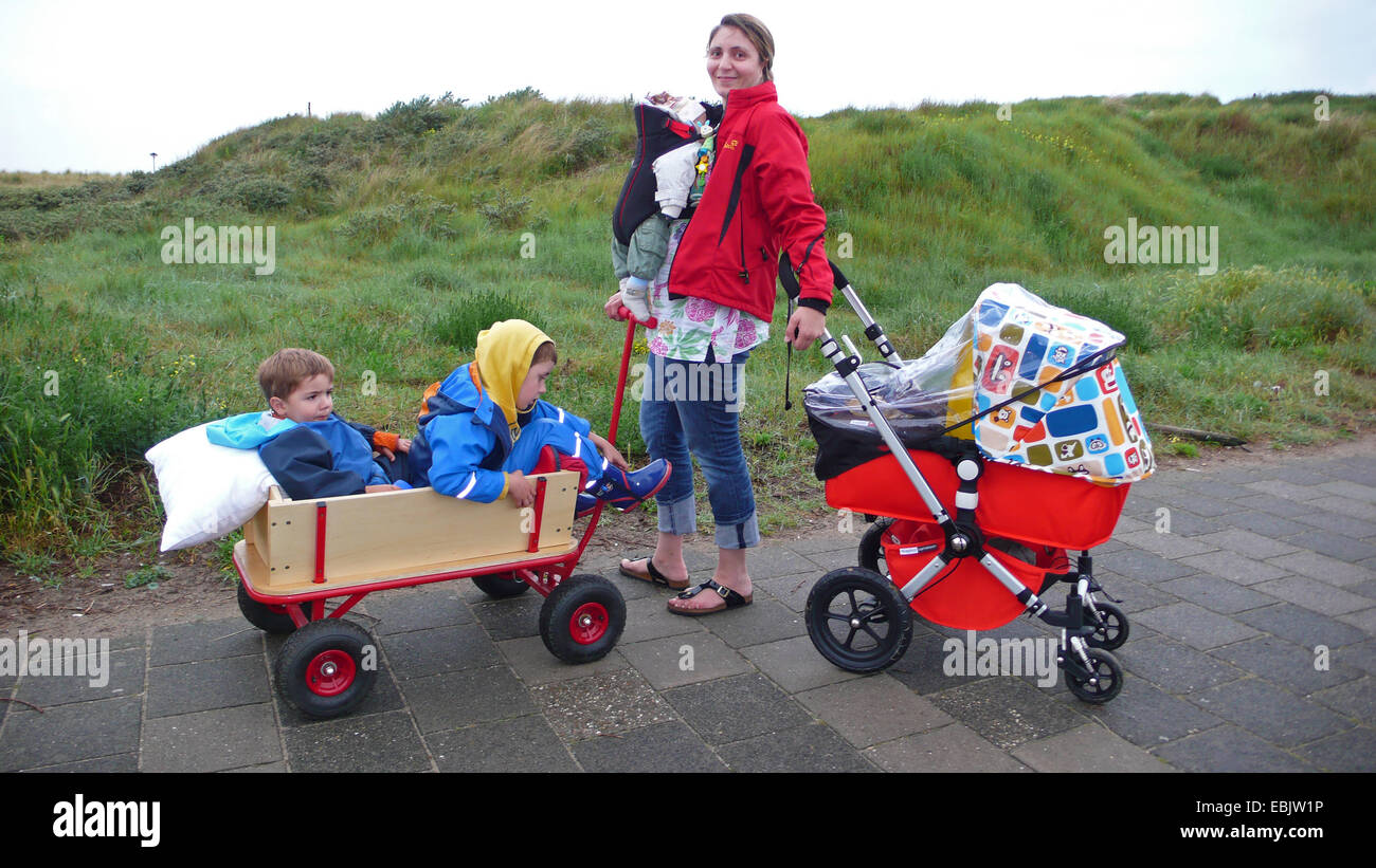Tomi hotsell kid pram