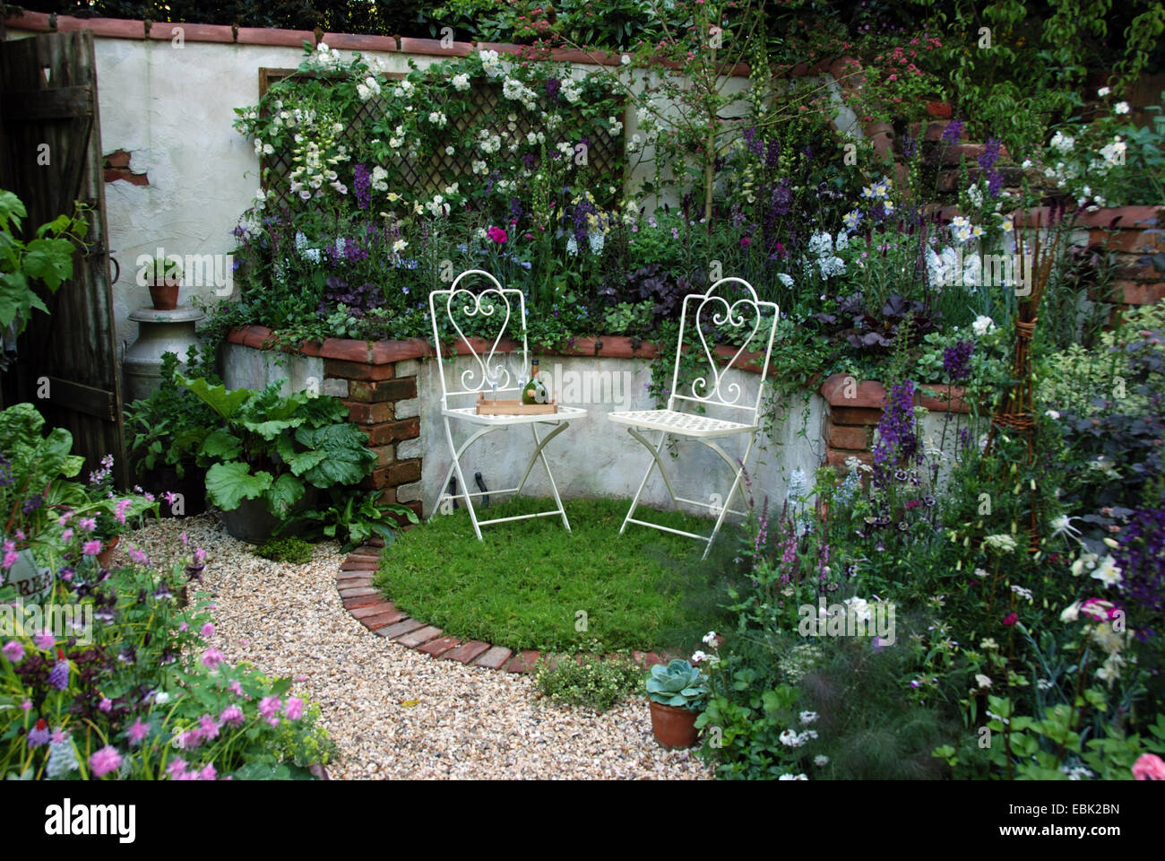 Courtyard garden, 'Moving On', Chelsea Flower Show 2007, London, UK. Stock Photo
