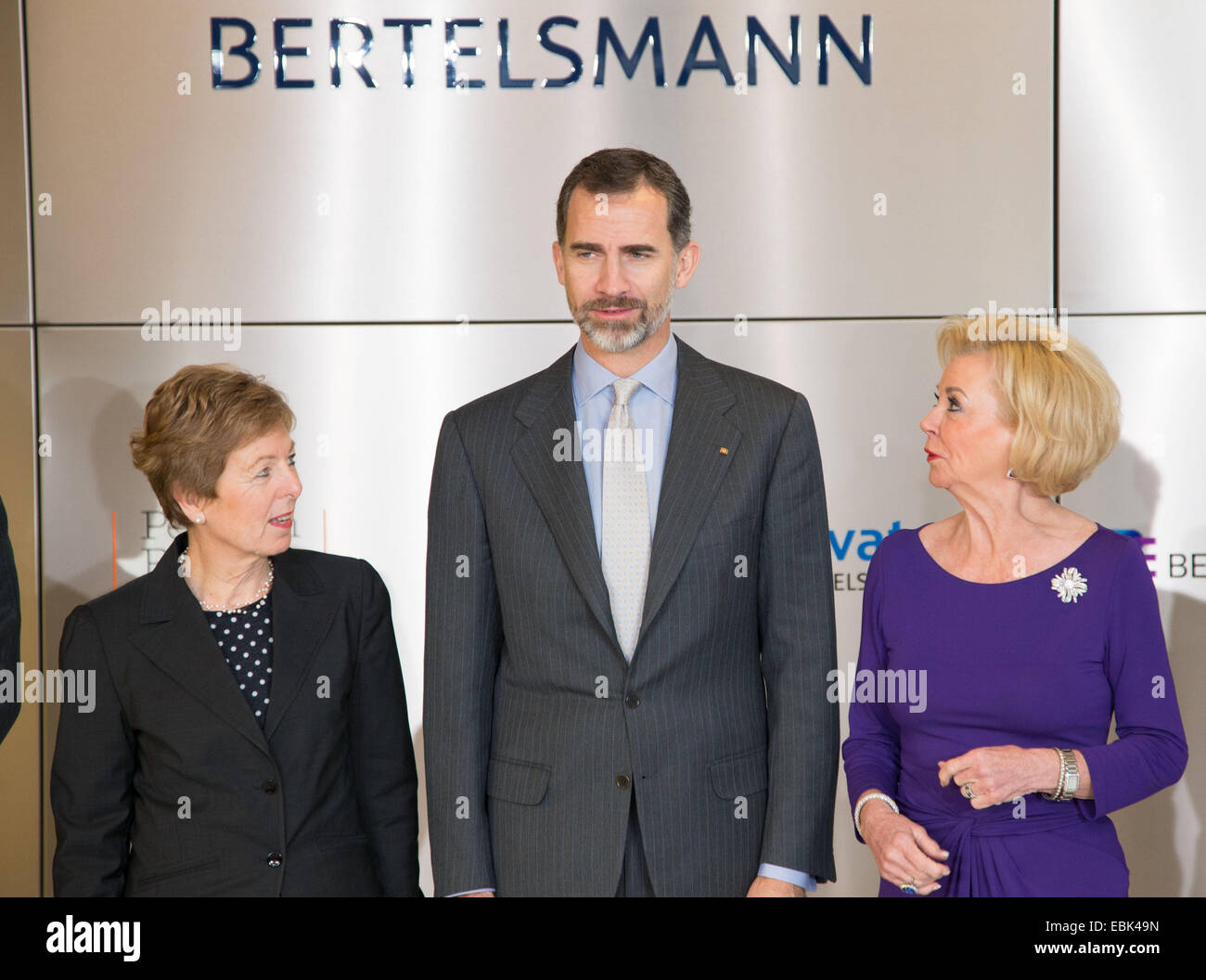 Guetersloh, Germany. 02nd Dec, 2014. Spanish King Felipe VI (C) and Elisabeth 'Liz' Mohn, Bertelsmann SE & Co. KGaA supervisory board member (R) and Angelica Schwall-Dueren, NRW Minister for Federal Affairs, Europe and Media (L) at the Bertelsmann SE Corporate Center in Guetersloh, Germany, 02 December 2014. Photo: FRISO GENTSCH/dpa/Alamy Live News Stock Photo