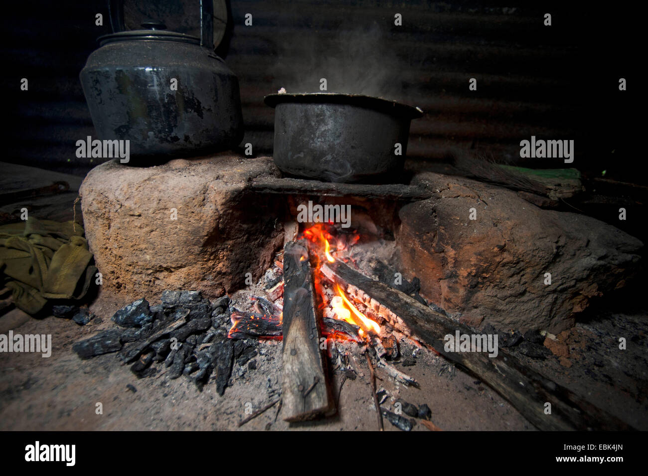 traditional kitchen with fireplace, Sri Lanka, Sinharaja Rainforest