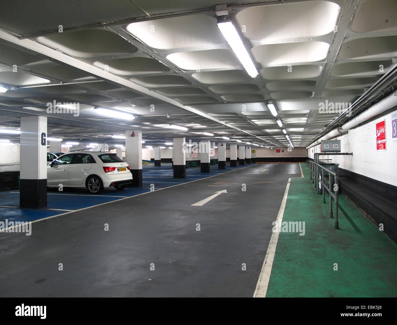 Floor indoor multi storey car park hi-res stock photography and images -  Alamy
