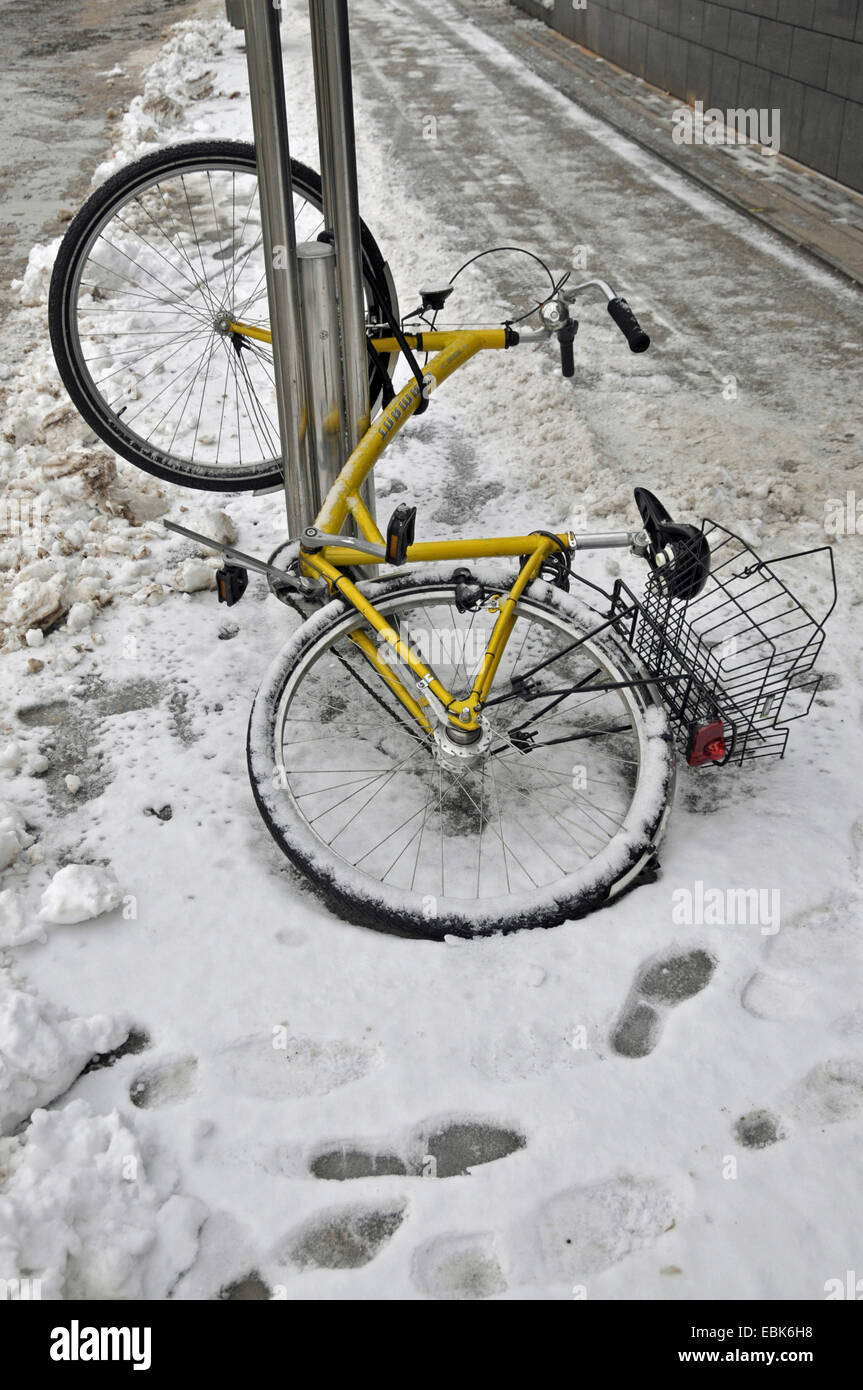 fallen bike in winter, Germany, North Rhine-Westphalia, Cologne Stock Photo