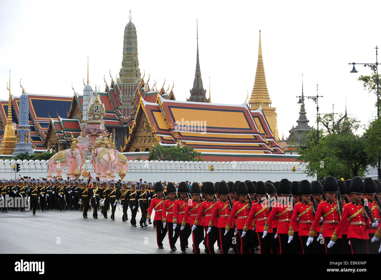 (141202) -- BANGKOK, Dec. 2, 2014 (Xinhua) -- Thai soldiers attend a parade as part of the King Bhumibol Adulyadej's upcoming 87th birthday celebration outside the Grand Palace in Bangkok, Thailand, Dec. 2, 2014. Thai King Bhumibol Adulyadej will celebrate his 87th birthday on Dec. 5. (Xinhua/Rachen Sageamsak) (djj) Stock Photo
