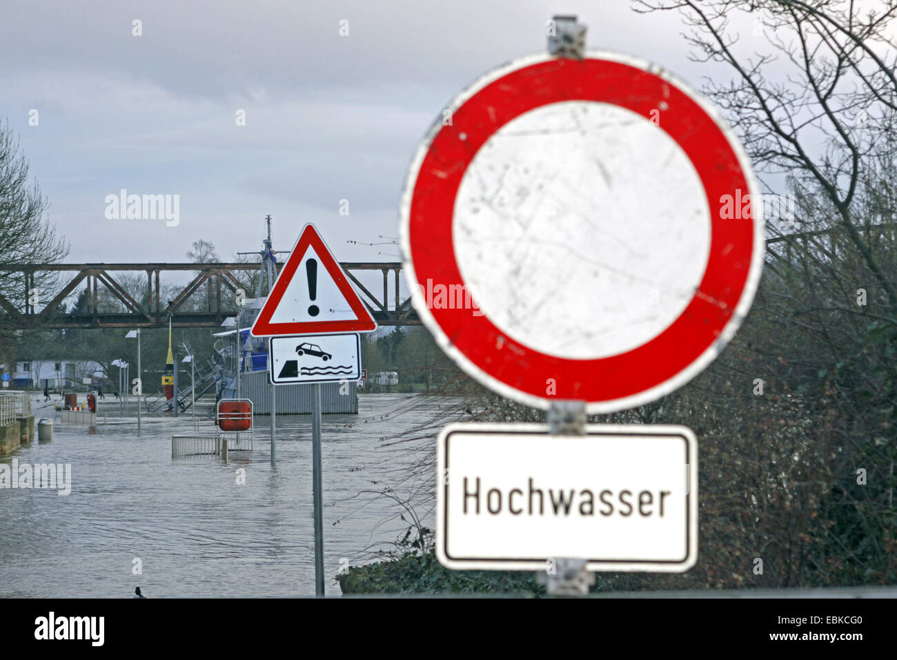 high water of Weser river, 'no through traffic' sign at river bank, Germany Stock Photo