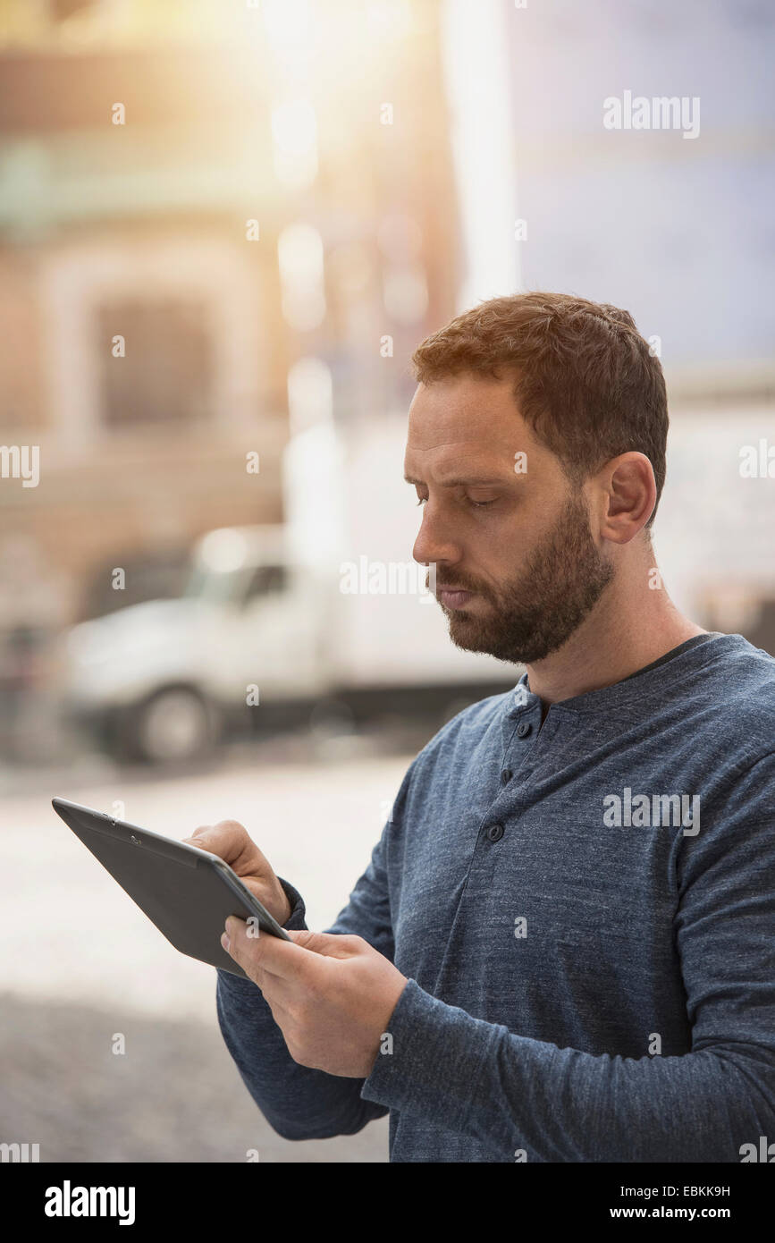 Delivery man using digital tablet Stock Photo - Alamy