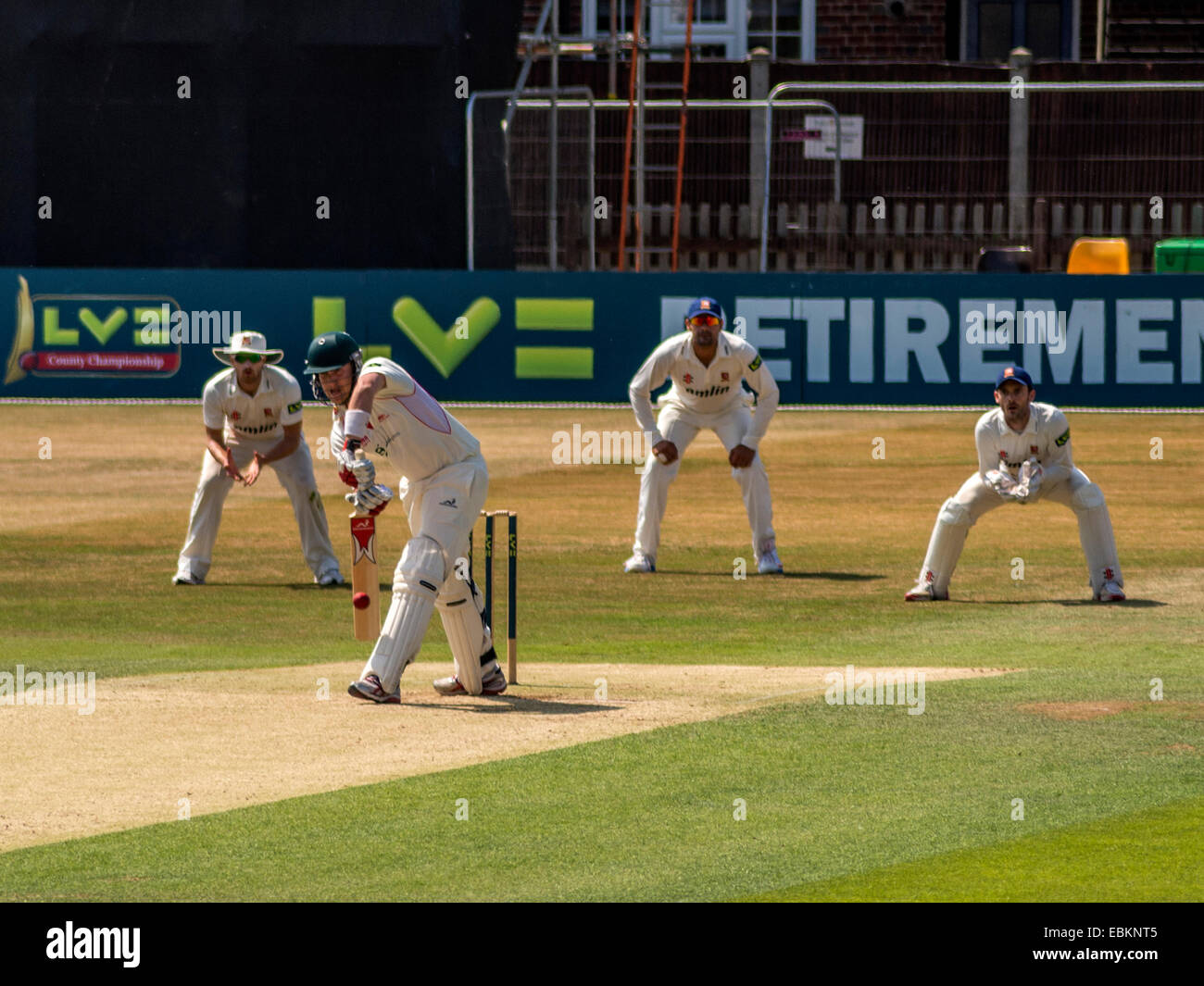 County Championship The Underdogs Fight Derbyshire Vs Leicestershire - mwy2z3p