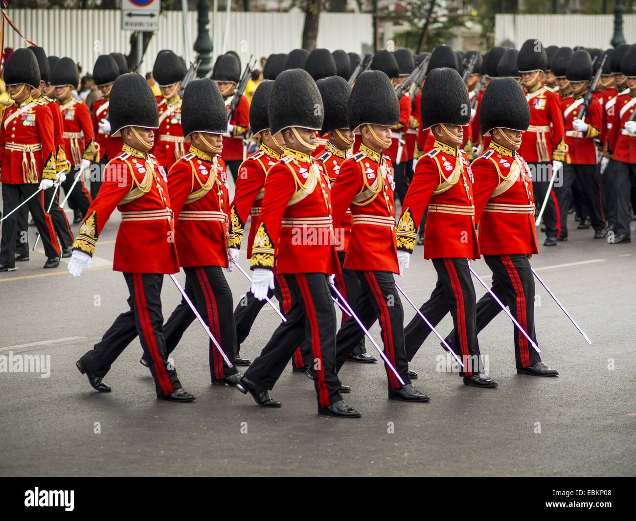 Bangkok, Thailand. 2nd Dec, 2014. Thai military units march in the
