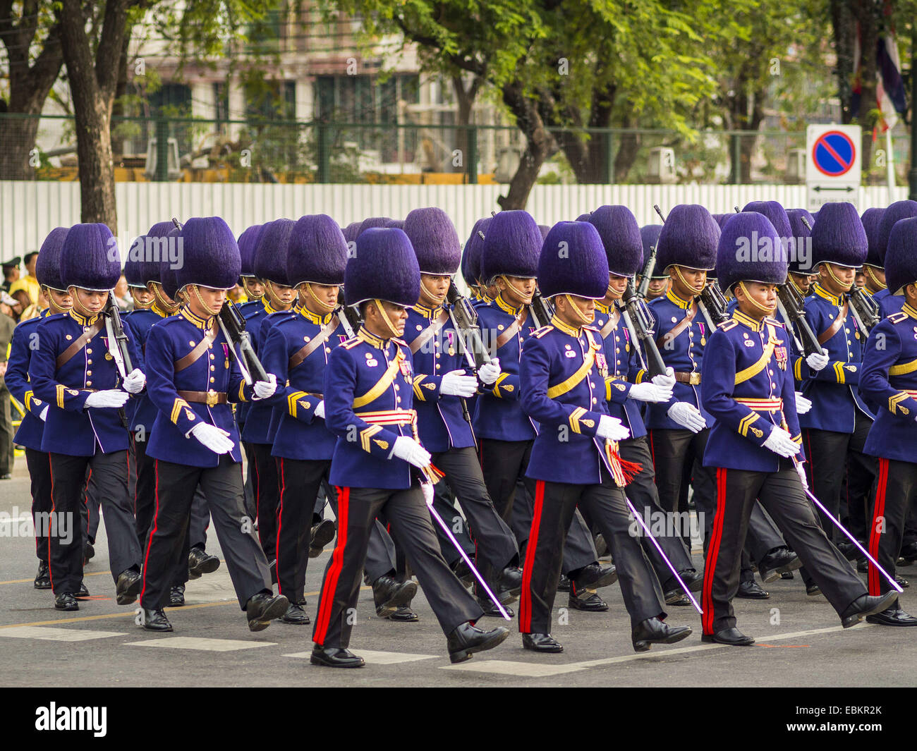 Bangkok, Thailand. 2nd Dec, 2014. Thai military units march in the