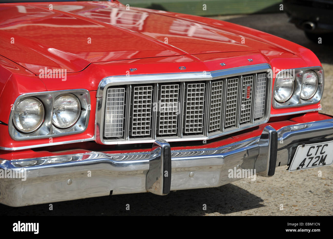Location Ford Gran Torino Starsky & Hutch à Jassans-Riottier 01480