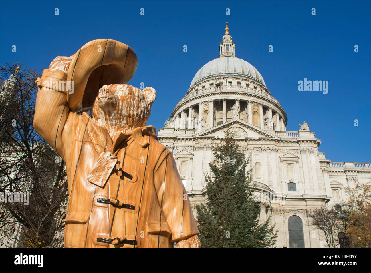 Paddington bear statue hires stock photography and images Alamy