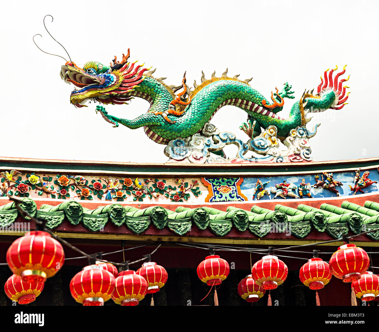 Dragon on roof of Tua Pek Kong Chinese Temple, Miri, Sarawak, Malaysia Stock Photo