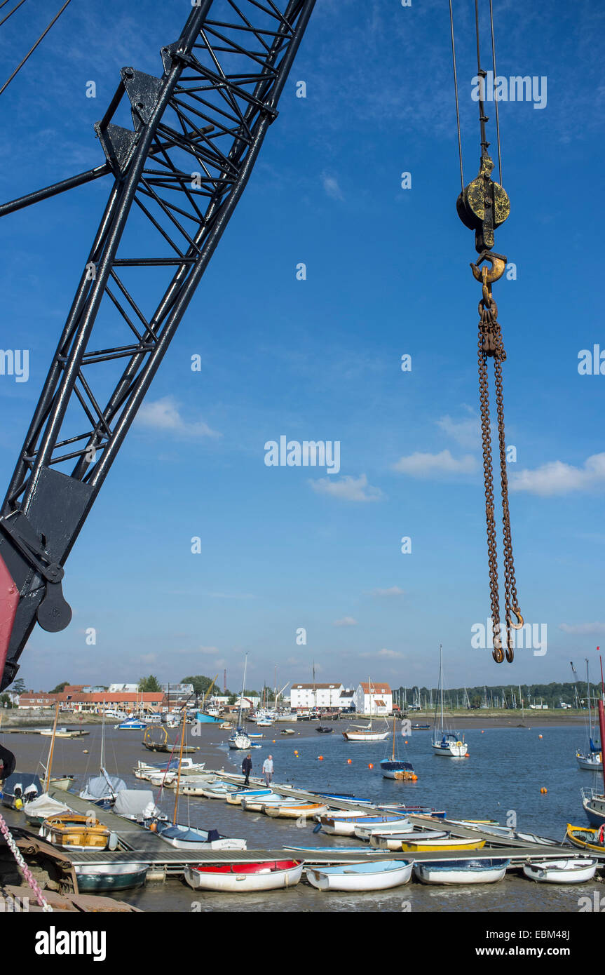 Crane lifting boat hires stock photography and images Alamy