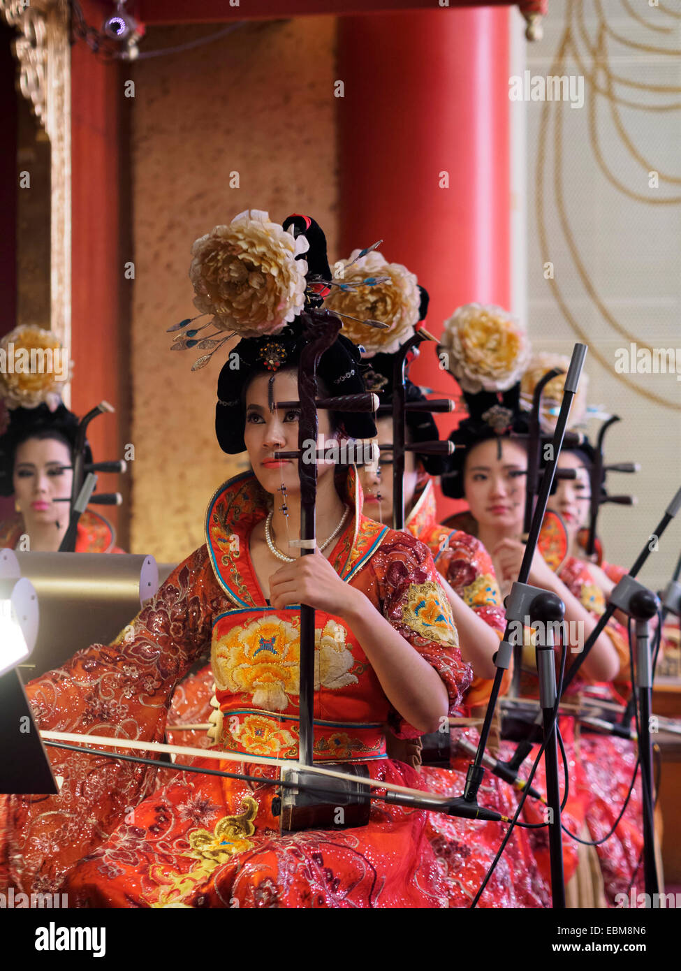Female musicians playing traditional musical instrumen Erhu during Chinese opera at the Li Yuan Theater in Beijing, China Stock Photo