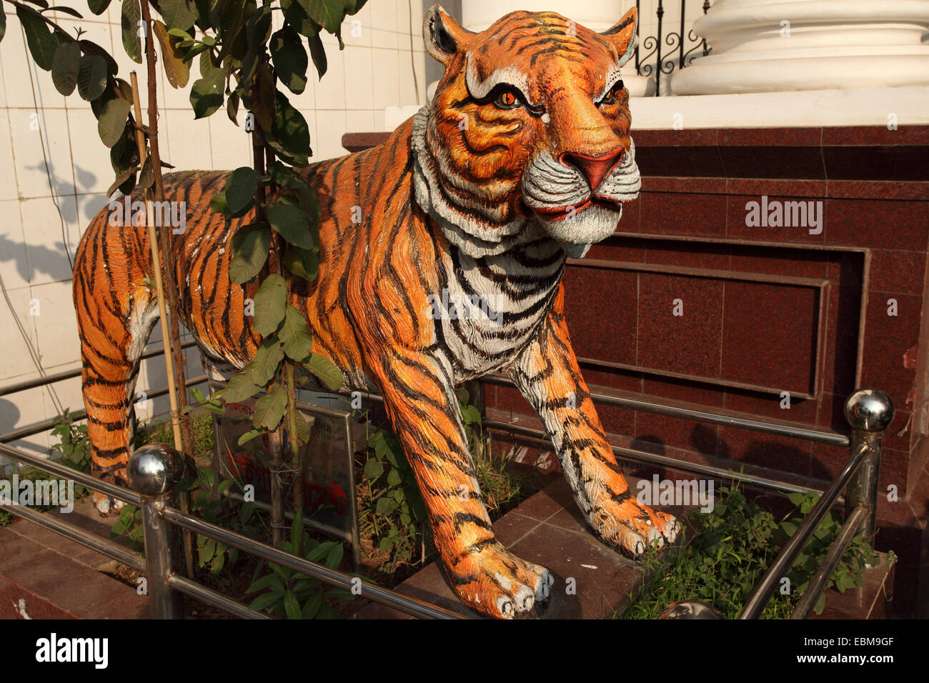 A tiger statue in Dhaka, Bangladesh. The statue stands near Sadarghat Stock Photo - Alamy A tiger statue in Dhaka, Bangladesh. The statue stands near Sadarghat Stock Photo - Alamy