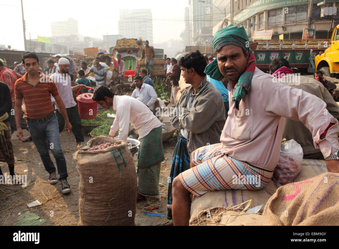People at the market at Gulshan in Dhaka, Bangladesh. Fruit and vegetables are sold wholesale at the market. Stock Photo