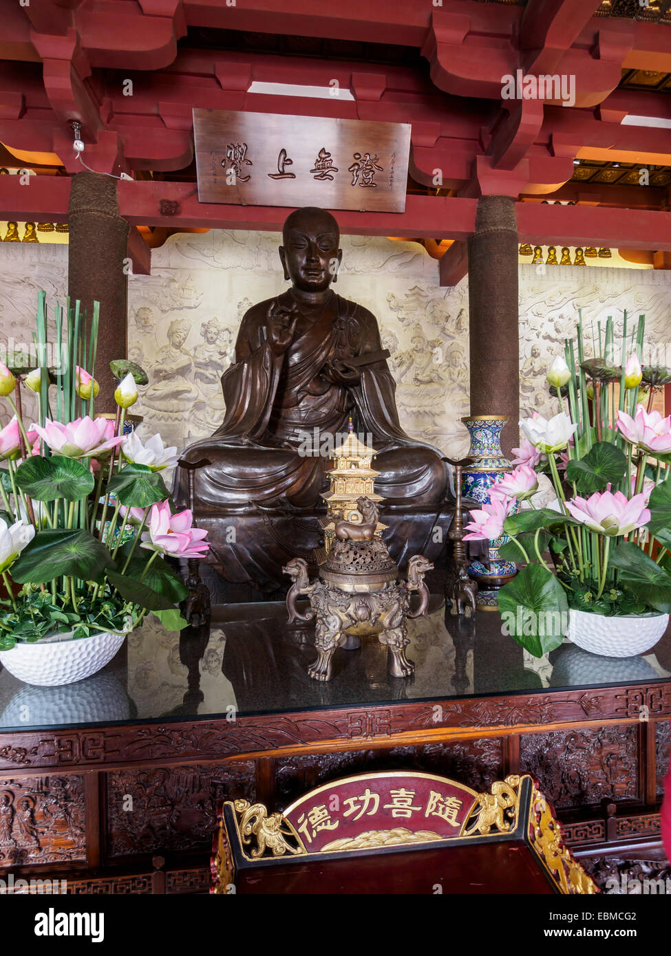 Wooden Buddha statue at the Da Ci'en Temple in Xian, China Stock Photo