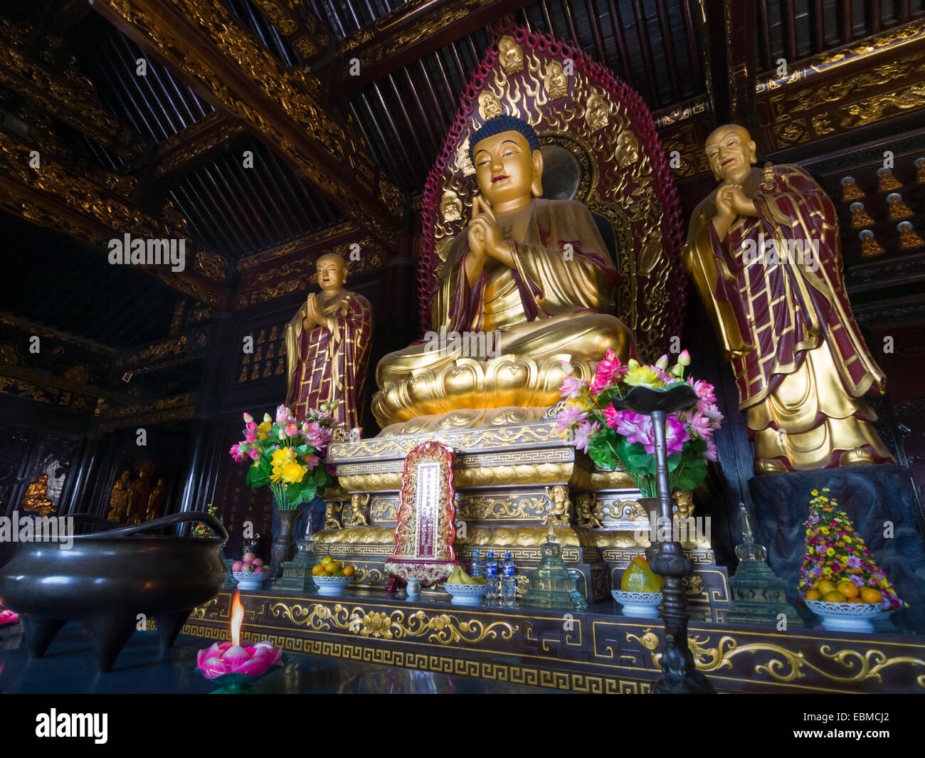 Golden Buddha statue at the Da Ci'en Temple in Xian, China Stock Photo