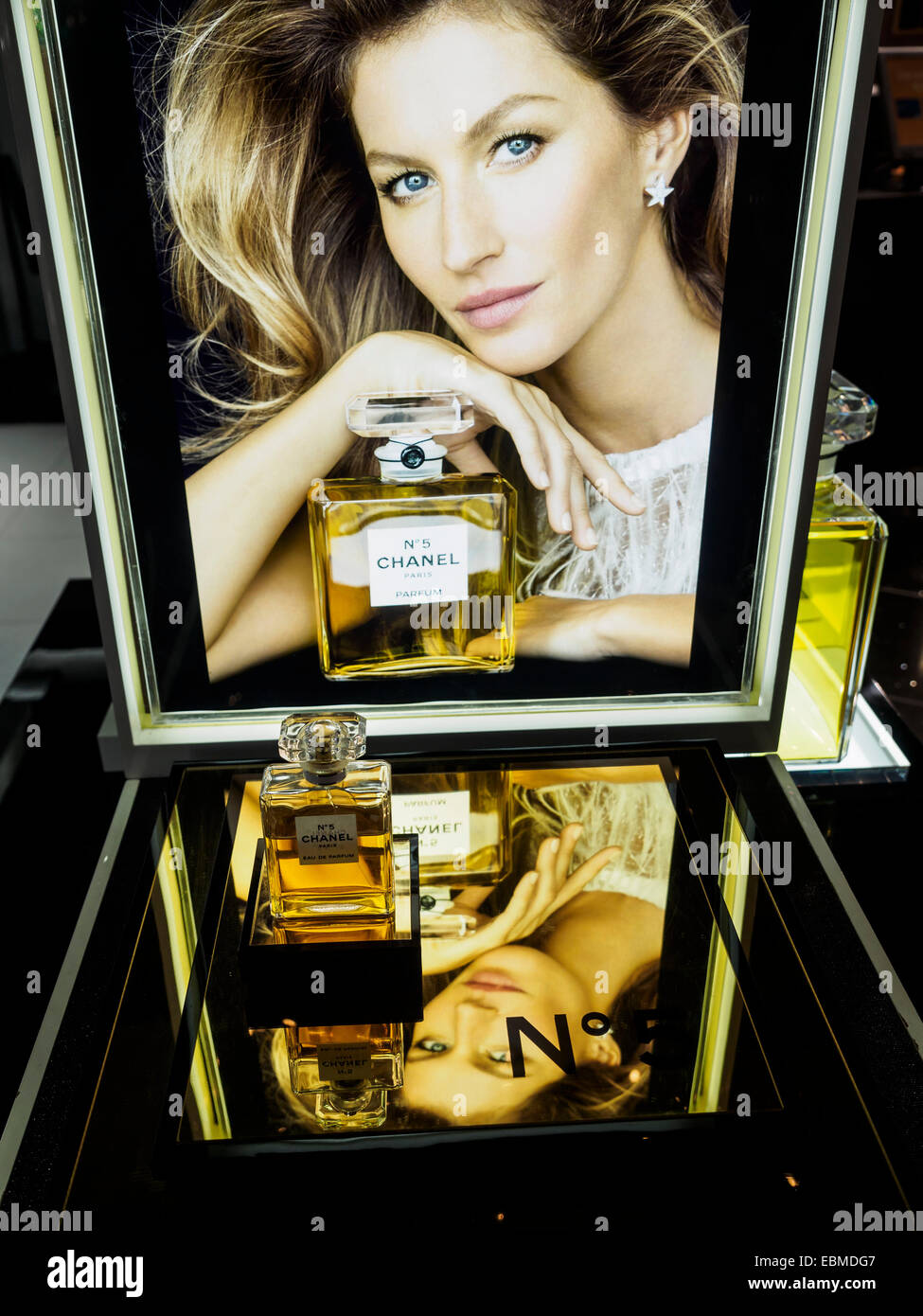 Chanel no 5 perfume bottle ad with Gisele Bundchen Stock Photo