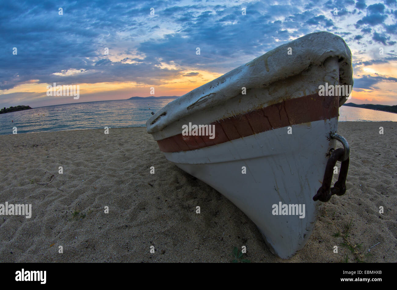 Beach beauty boat sunset hi-res stock photography and images - Alamy