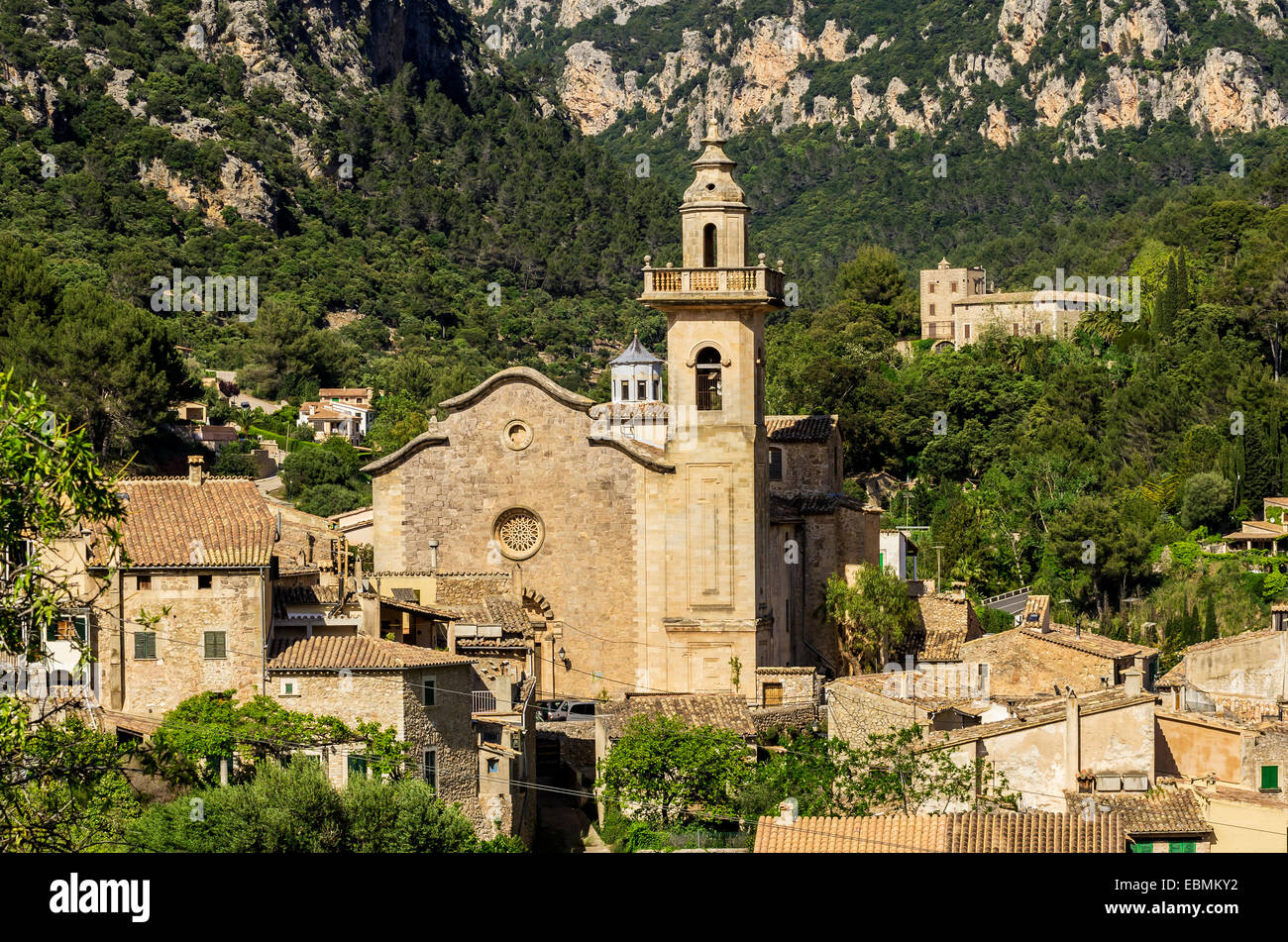 Townscape with the Church of San Bartolome, Valldemossa, Balearische Inseln, Spain Stock Photo