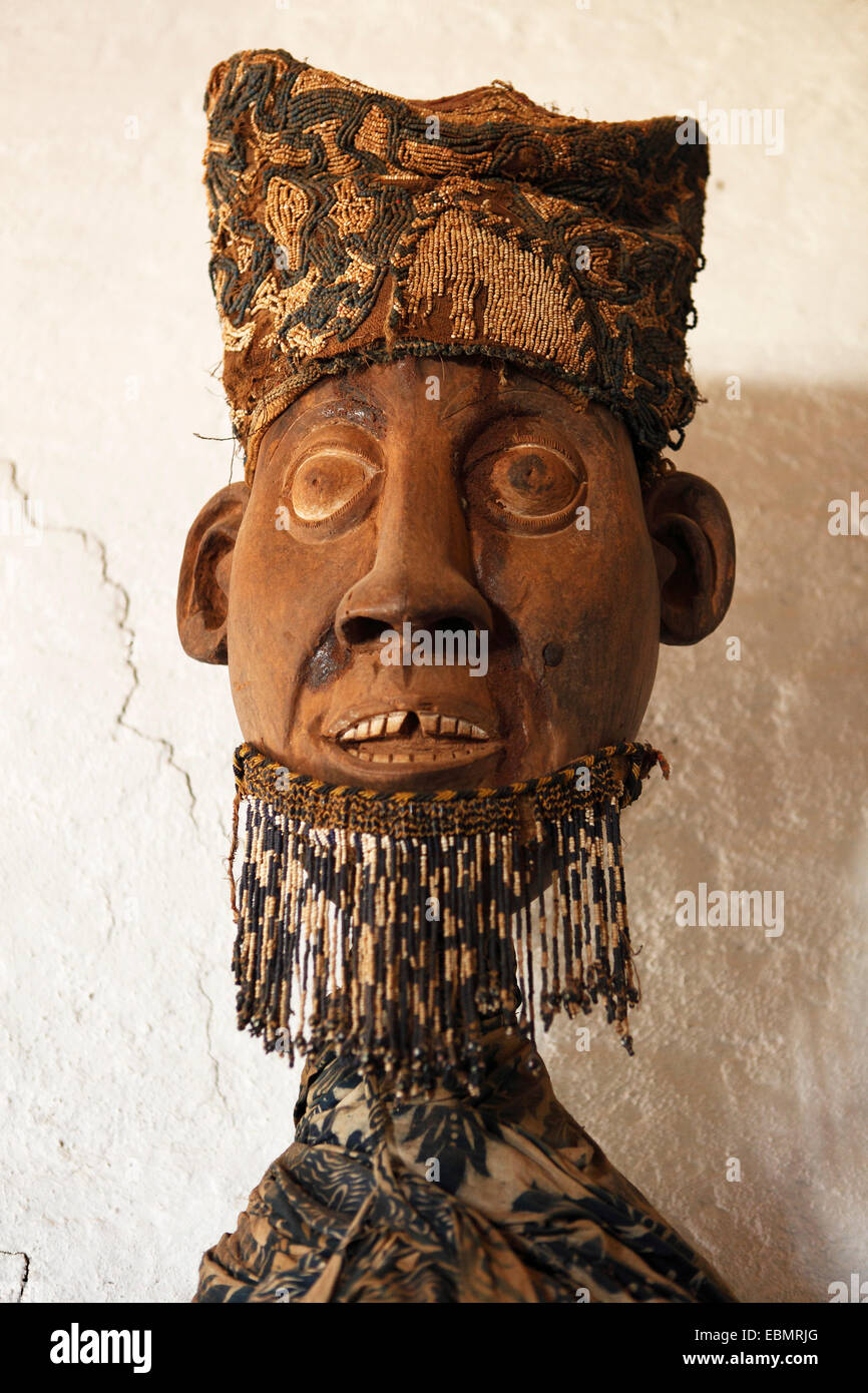 Traditional mask with pearl embroidery, Foumban, Northwest Region, Cameroon Stock Photo
