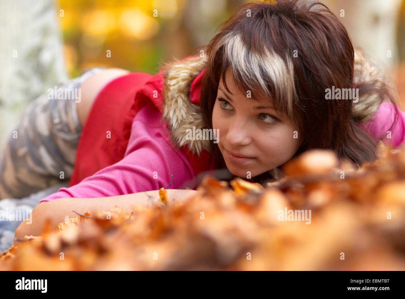 Beautiful girl's portrait with leaves in the autumn park Stock Photo ...