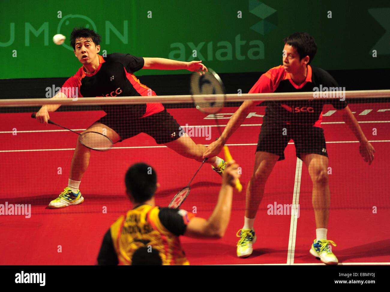 (141203) JAKARTA, Dec. 3, 2014 (Xinhua) Wannawat Ampunsuwan (L