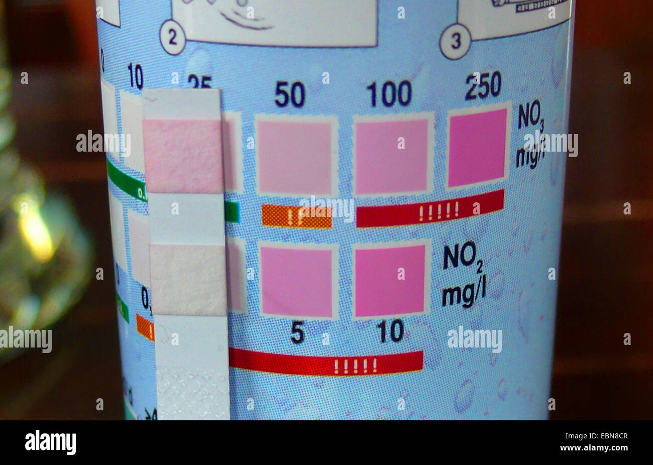 colour strip for testing the water quality in aquariums with reference