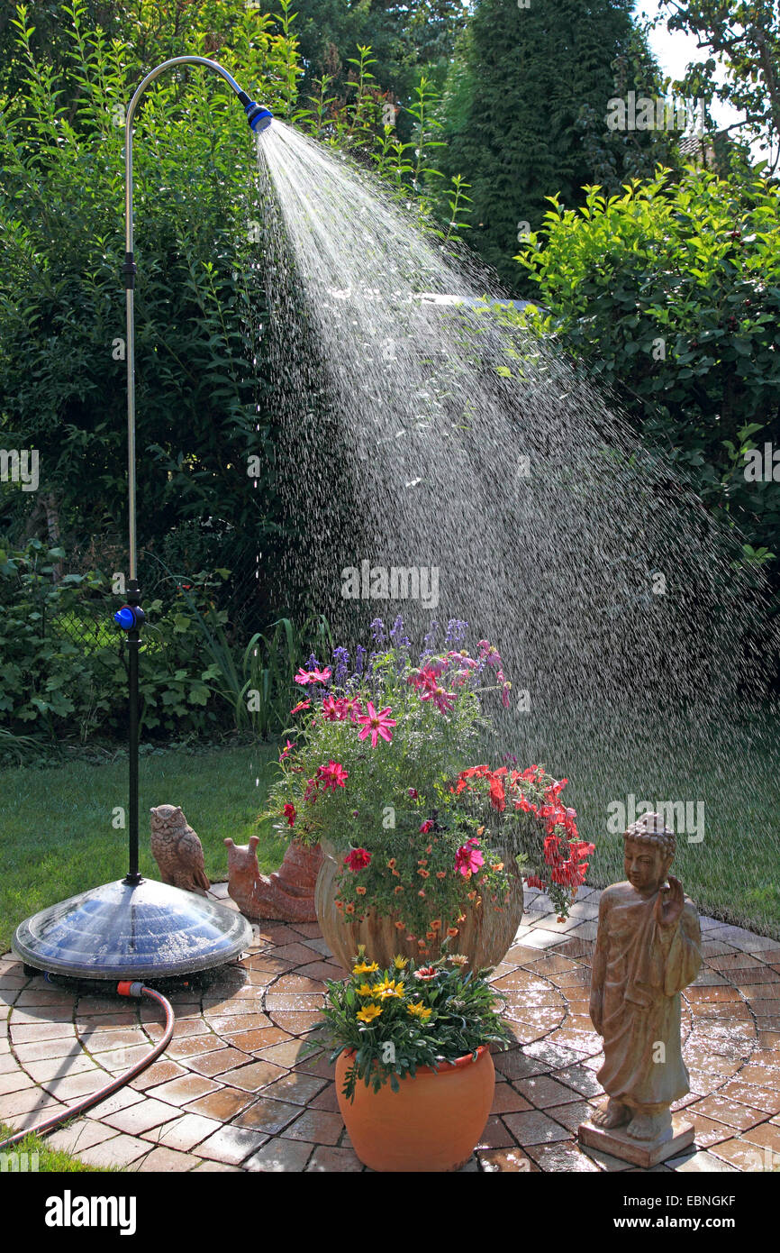 Container flowers that bloom all summer hires stock photography and