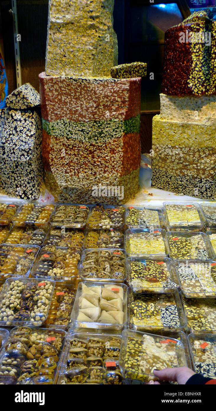 Grand Bazaar, sale of Turkish delight and nuts, Turkey, Istanbul, Eminoenue, Beyazit Stock Photo