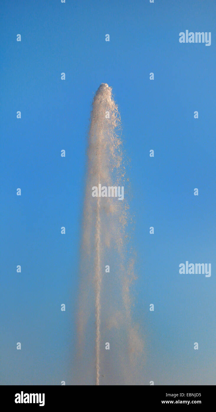 Splashing water columns hi-res stock photography and images - Alamy