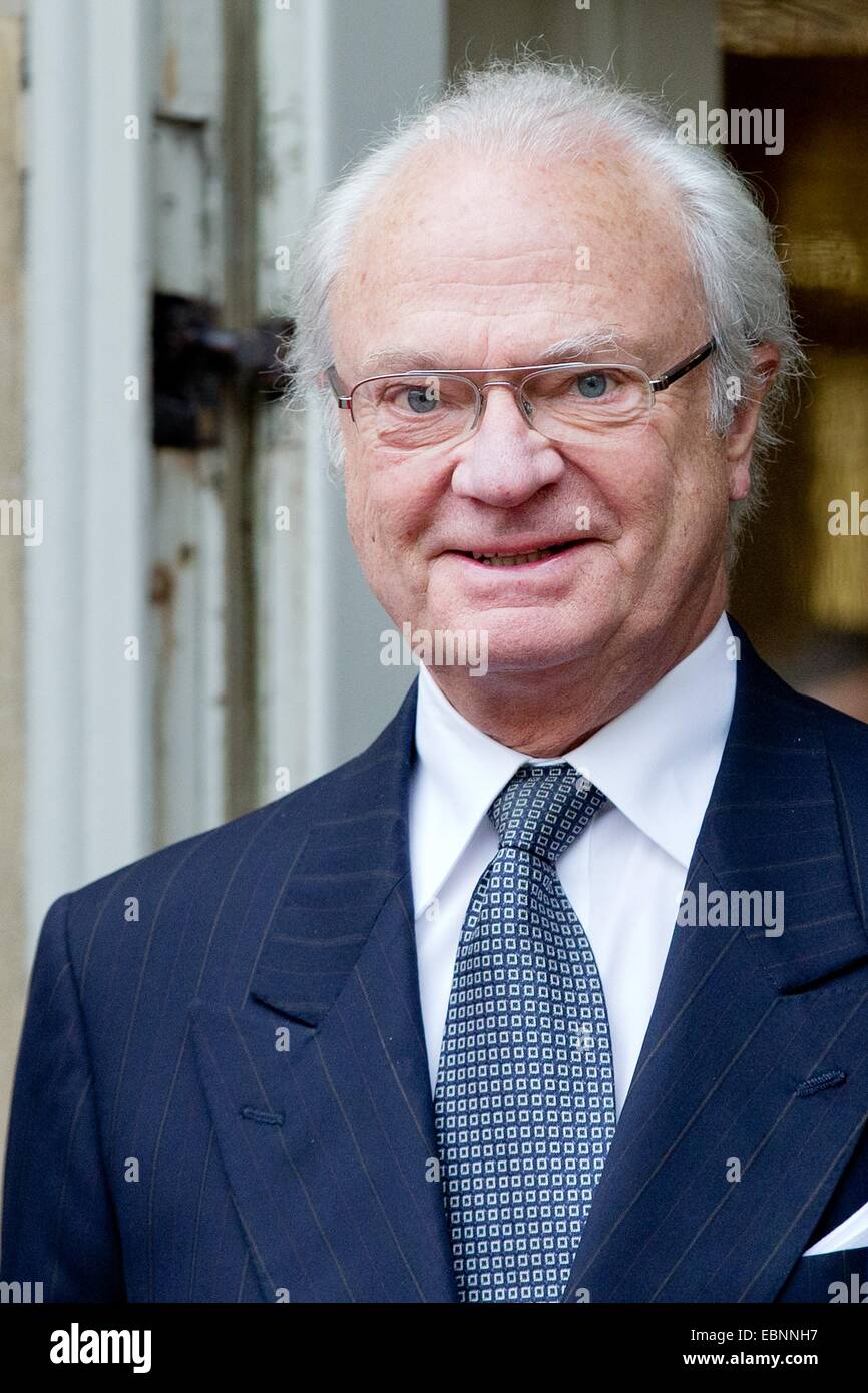 Paris, France. 3rd Dec, 2014. King Carl Gustaf of Sweden visits French Prime Minister Manuel Valls and his wife Anne Gravoin at Hotel Matignon in Paris, France, 3 December 2014. The Swedish King and Queen are in France for an 3 day state visit. Photo: Patrick van Katwijk/ FRANCE OUT/dpa/Alamy Live News Stock Photo