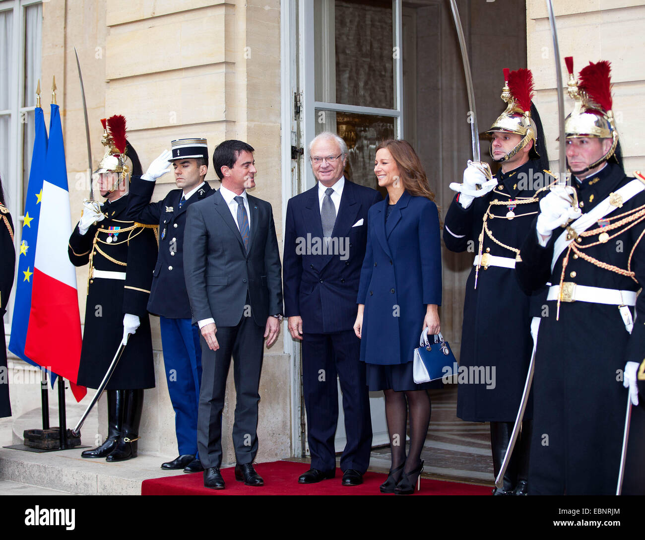 Paris, France. 3rd Dec, 2014. French PM Manuel Valls and his wife Anne Gravoin welcome Sweden's King Carl XVI Gustaf at the Hotel Matignon in Paris, France, 3 December 2014. The King and Queen are in France for an three day state visit. PHOTO: RPE/Albert Nieboer/NO WIRE SERVICE/dpa/Alamy Live News Stock Photo