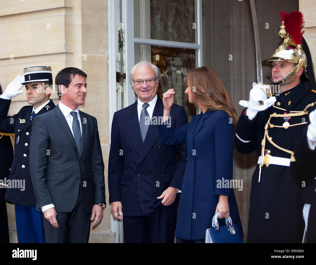 Paris, France. 3rd Dec, 2014. French PM Manuel Valls and his wife Anne Gravoin welcome Sweden's King Carl XVI Gustaf at the Hotel Matignon in Paris, France, 3 December 2014. The King and Queen are in France for an three day state visit. PHOTO: RPE/Albert Nieboer// NO WIRE SERVICE/dpa/Alamy Live News Stock Photo