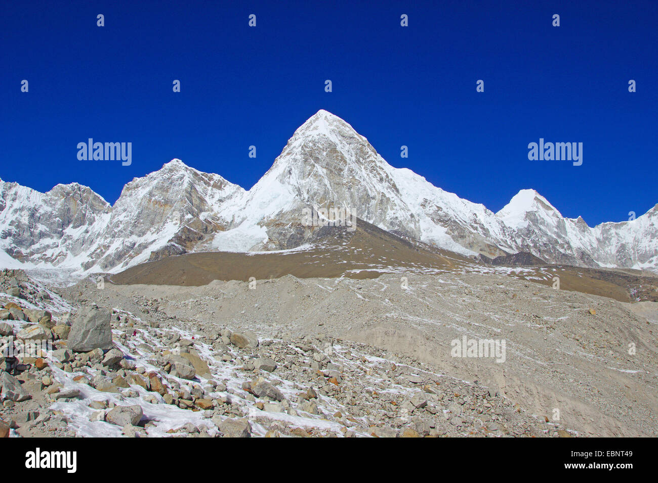 Pumori (view near Gorak Shep), Nepal, Himalaya, Khumbu Himal Stock Photo