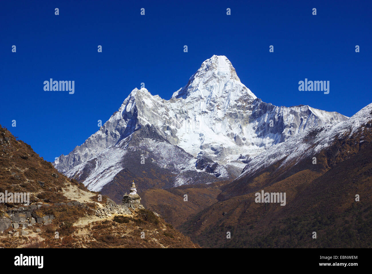 view to Ama Dablam, chorten in foreground near Pangbouche, Nepal, Himalaya, Khumbu Himal Stock Photo
