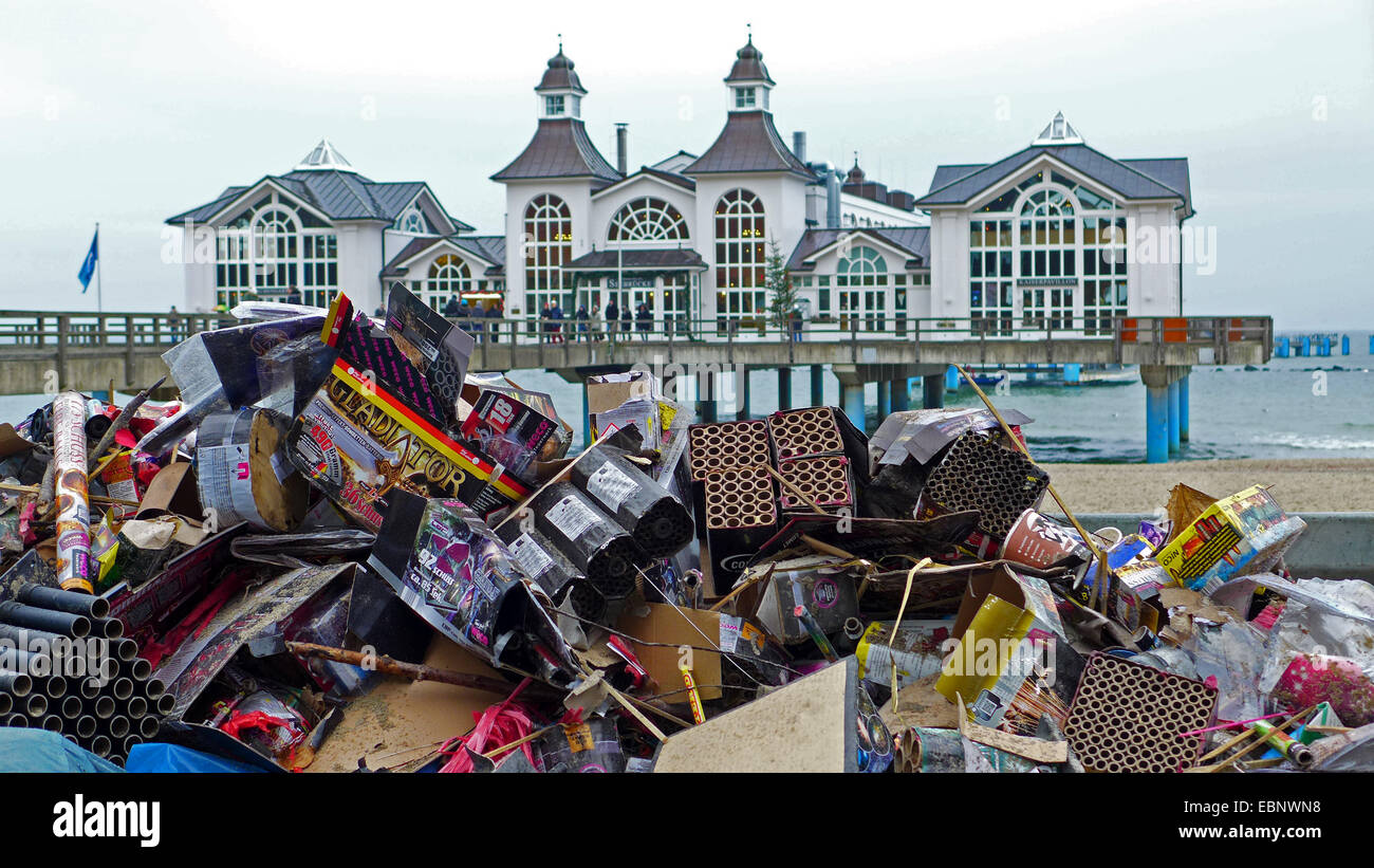 Dustbin On The Beach High Resolution Stock Photography And Images Alamy