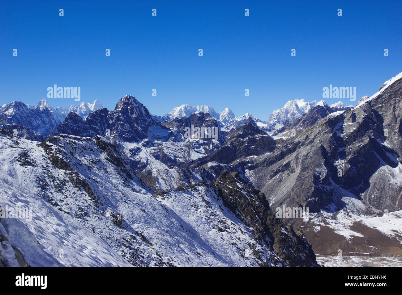 view from Kongma La to Rolwaling Himal mit Dragnang Ri, Gaurisankar, Kang Korob, Menlungtse, Panbug Ri, Jobo RInjang, Lunag, Nepal, Himalaya, Khumbu Himal Stock Photo