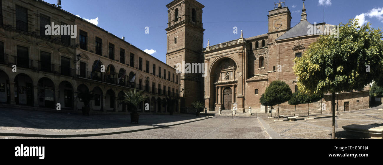 Main Square, church of San Andrés and town hall, Villanueva de los Infantes. Ruta de los Caballeros, Ciudad Real province, Spain Stock Photo