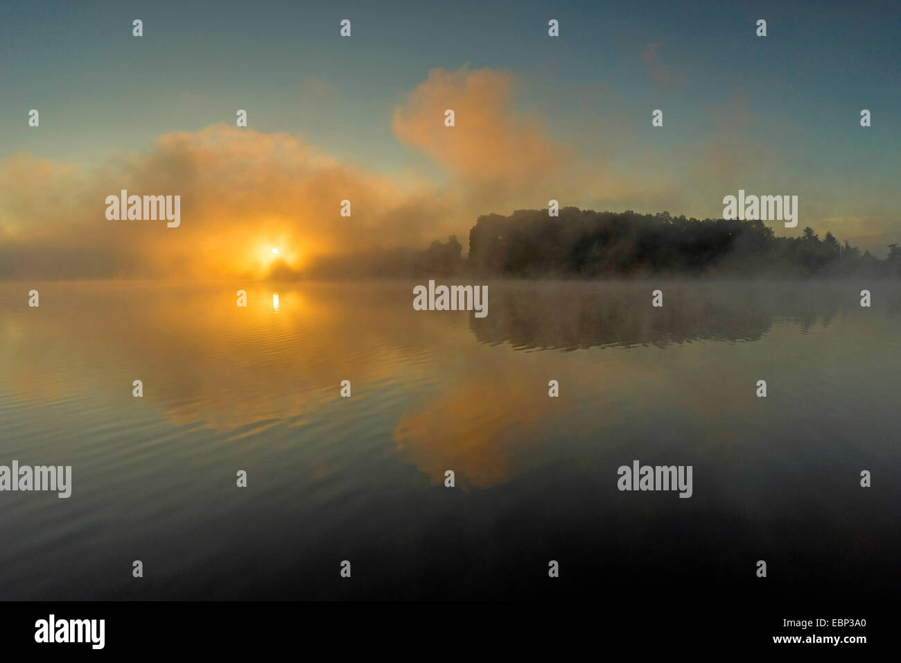 Poehl storage lake in early morning fog at sunrise, Germany, Saxony, Vogtland, Talsperre Poehl Stock Photo